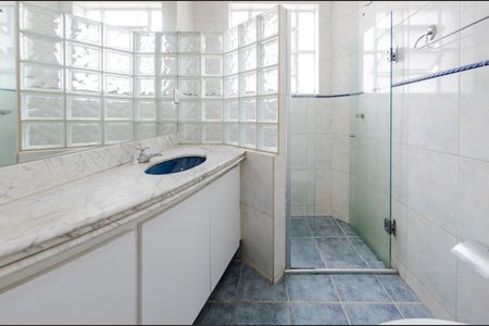 Apartamento à venda com 142m², 3 quartos e 4 vagas Apartamento à venda com 142m², 3 quartos e 4 vagasBanheiro social