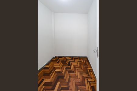 Apartamento à venda com 142m², 3 quartos e 4 vagas Apartamento à venda com 142m², 3 quartos e 4 vagasQuarto de serviço