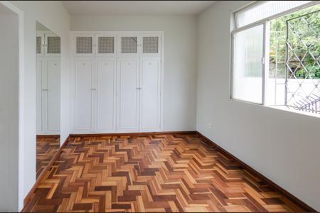 Apartamento à venda com 142m², 3 quartos e 4 vagas Apartamento à venda com 142m², 3 quartos e 4 vagasSuíte