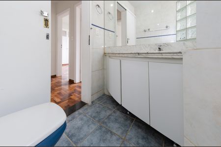 Apartamento à venda com 142m², 3 quartos e 4 vagas Apartamento à venda com 142m², 3 quartos e 4 vagasBanheiro social