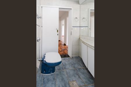 Apartamento à venda com 142m², 3 quartos e 4 vagas Apartamento à venda com 142m², 3 quartos e 4 vagasBanheiro social