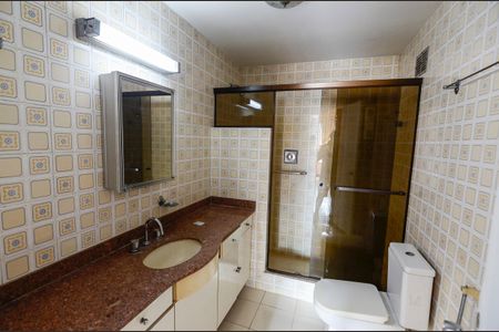 Apartamento para alugar com 180m², 3 quartos e 1 vaga Apartamento para alugar com 180m², 3 quartos e 1 vagaBanheiro da Suíte