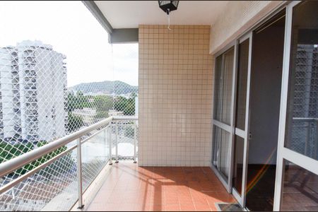 Apartamento para alugar com 180m², 3 quartos e 1 vaga Apartamento para alugar com 180m², 3 quartos e 1 vagaSala