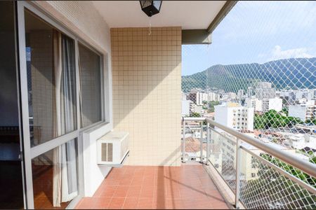 Apartamento para alugar com 180m², 3 quartos e 1 vaga Apartamento para alugar com 180m², 3 quartos e 1 vagaSala
