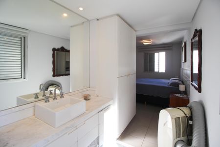 Apartamento à venda com 82m², 2 quartos e 1 vagaBanheiro da Suíte 