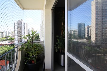 Apartamento à venda com 82m², 2 quartos e 1 vagaVaranda