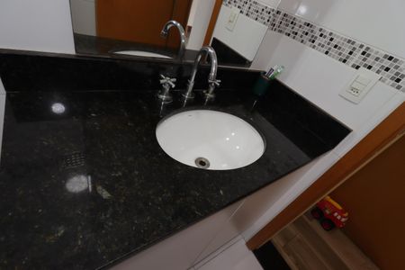 Apartamento à venda com 72m², 2 quartos e 1 vagaBanheiro da Suíte - Pia