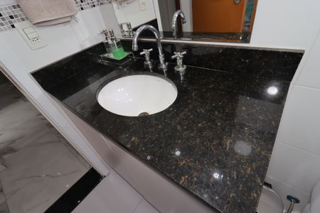 Apartamento à venda com 72m², 2 quartos e 1 vagaBanheiro Social - Pia