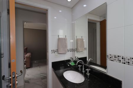 Apartamento à venda com 72m², 2 quartos e 1 vagaBanheiro Social