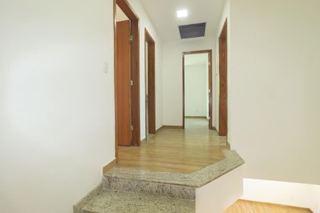 Casa para alugar com 163m², 3 quartos e 2 vagasCorredor