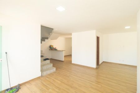 Casa para alugar com 163m², 3 quartos e 2 vagasSala