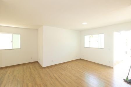 Casa para alugar com 163m², 3 quartos e 2 vagasSala