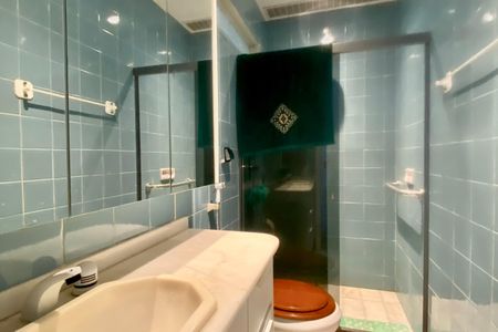 Apartamento à venda com 188m², 4 quartos e 2 vagas Apartamento à venda com 188m², 4 quartos e 2 vagasBanheiro social 1