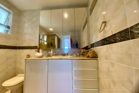 Apartamento à venda com 188m², 4 quartos e 2 vagas Apartamento à venda com 188m², 4 quartos e 2 vagasBanheiro social 2