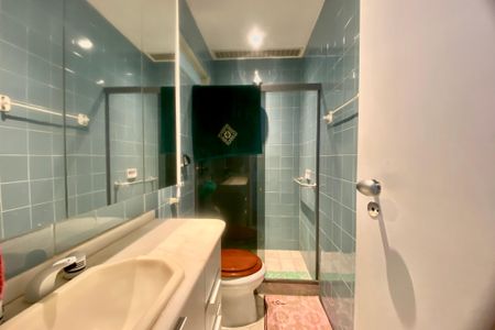 Apartamento à venda com 188m², 4 quartos e 2 vagas Apartamento à venda com 188m², 4 quartos e 2 vagasBanheiro social 1