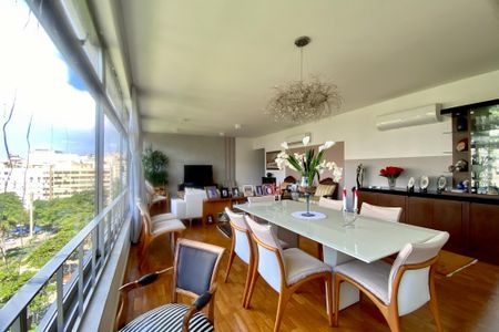 Apartamento à venda com 188m², 4 quartos e 2 vagas Apartamento à venda com 188m², 4 quartos e 2 vagasSala