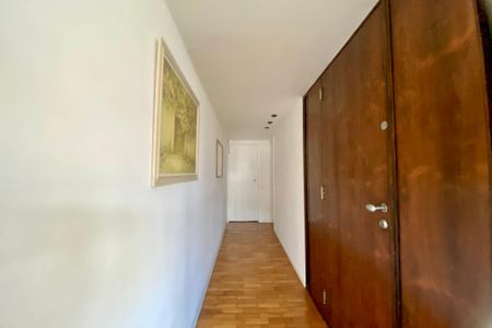 Apartamento à venda com 188m², 4 quartos e 2 vagas Apartamento à venda com 188m², 4 quartos e 2 vagasCorredor