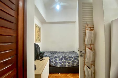 Apartamento à venda com 188m², 4 quartos e 2 vagas Apartamento à venda com 188m², 4 quartos e 2 vagasQuarto de Serviço