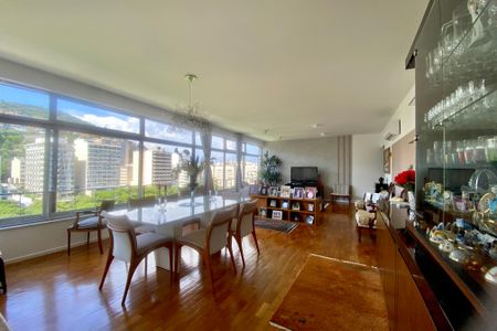 Apartamento à venda com 188m², 4 quartos e 2 vagas Apartamento à venda com 188m², 4 quartos e 2 vagasSala