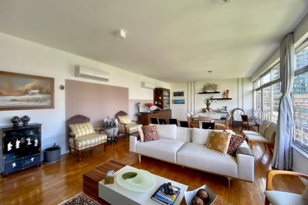 Apartamento à venda com 188m², 4 quartos e 2 vagas Apartamento à venda com 188m², 4 quartos e 2 vagasSala