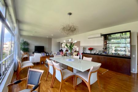 Apartamento à venda com 188m², 4 quartos e 2 vagas Apartamento à venda com 188m², 4 quartos e 2 vagasSala