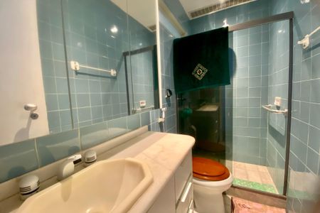 Apartamento à venda com 188m², 4 quartos e 2 vagas Apartamento à venda com 188m², 4 quartos e 2 vagasBanheiro social 1