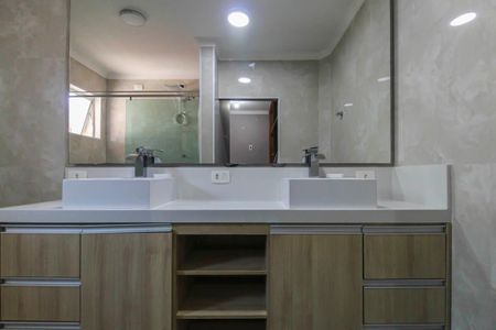 Casa de condomínio à venda com 310m², 3 quartos e 3 vagasBanheiro da Suíte