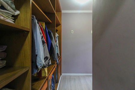 Casa de condomínio à venda com 310m², 3 quartos e 3 vagasCloset da suíte