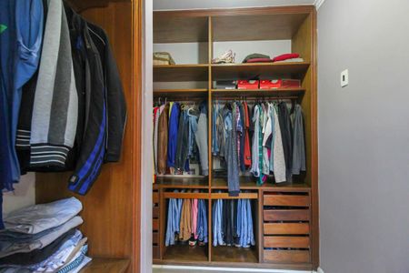Casa de condomínio à venda com 310m², 3 quartos e 3 vagasCloset da suíte