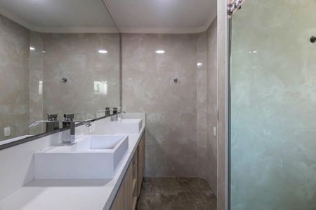 Casa de condomínio à venda com 310m², 3 quartos e 3 vagasBanheiro da Suíte