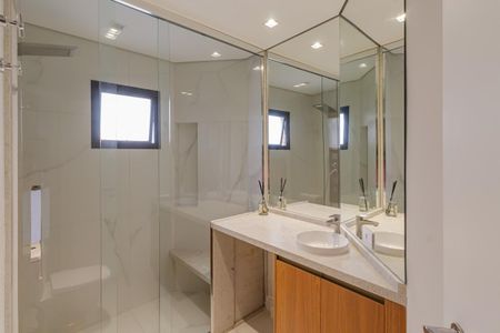 Banheiro de apartamento à venda com 1 quarto, 42m² em Vila Nova Conceição, São Paulo