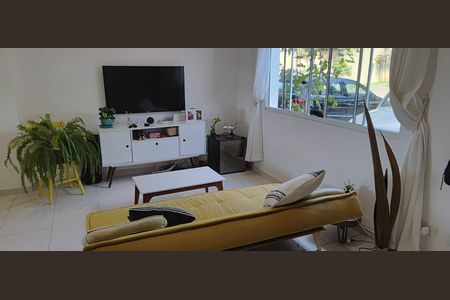 Sala de casa de condomínio para alugar com 3 quartos, 160m² em Chácara Pavoeiro, Cotia