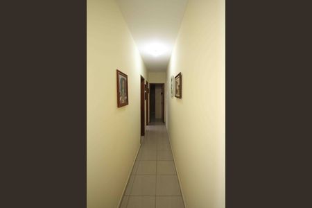 Casa para alugar com 150m², 3 quartos e 2 vagasCorredor