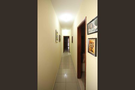 Casa para alugar com 150m², 3 quartos e 2 vagasCorredor