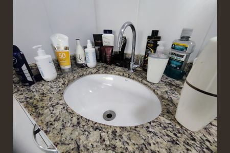 Apartamento à venda com 84m², 2 quartos e 1 vaga Apartamento à venda com 84m², 2 quartos e 1 vagaBanheiro da Suíte