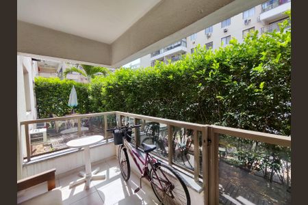 Apartamento à venda com 84m², 2 quartos e 1 vaga Apartamento à venda com 84m², 2 quartos e 1 vagaVaranda