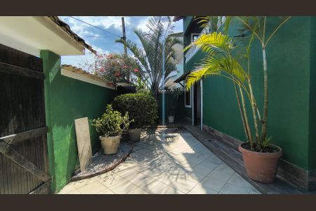 Casa de condomínio para alugar com 200m², 5 quartos e 1 vaga Casa de condomínio para alugar com 200m², 5 quartos e 1 vagaQuintal