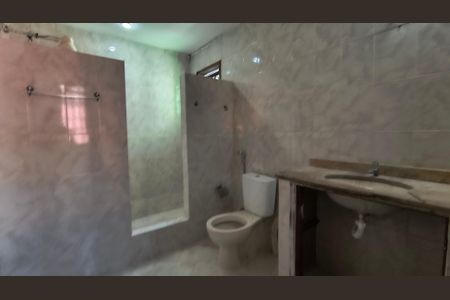 Casa de condomínio para alugar com 200m², 5 quartos e 1 vaga Casa de condomínio para alugar com 200m², 5 quartos e 1 vagaBanheiro da Suíte 1