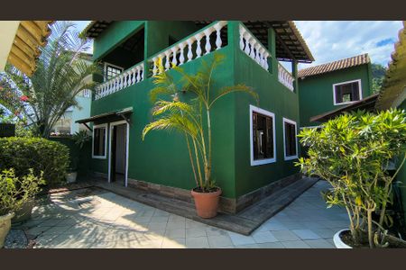 Casa de condomínio para alugar com 200m², 5 quartos e 1 vaga Casa de condomínio para alugar com 200m², 5 quartos e 1 vagaQuintal