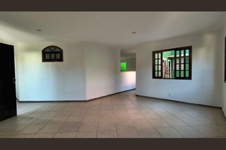 Sala de casa de condomínio à venda com 5 quartos, 200m² em Vargem Grande, Rio de Janeiro