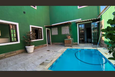 Casa de condomínio para alugar com 200m², 5 quartos e 1 vaga Casa de condomínio para alugar com 200m², 5 quartos e 1 vagaQuintal