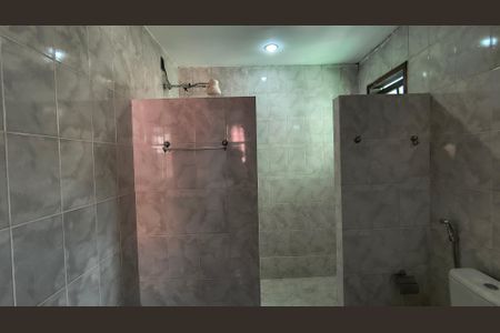 Casa de condomínio para alugar com 200m², 5 quartos e 1 vaga Casa de condomínio para alugar com 200m², 5 quartos e 1 vagaBanheiro da Suíte 1