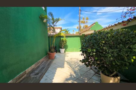 Casa de condomínio para alugar com 200m², 5 quartos e 1 vaga Casa de condomínio para alugar com 200m², 5 quartos e 1 vagaQuintal