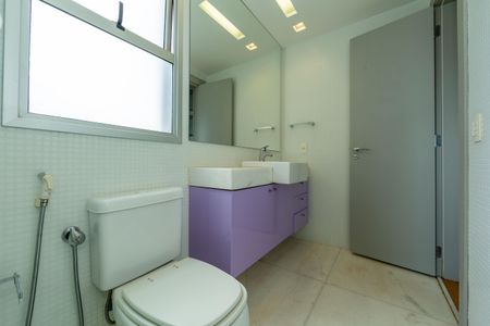 Apartamento à venda com 214m², 4 quartos e 4 vagasBANHEIRO1