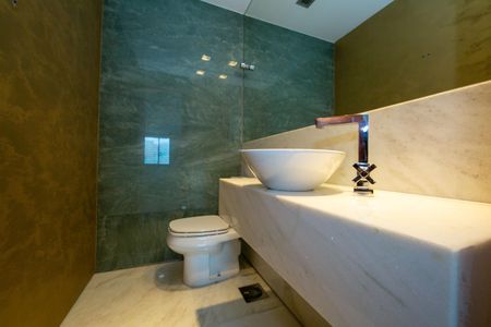 Apartamento à venda com 214m², 4 quartos e 4 vagasBANHEIRO4