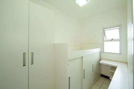 Apartamento à venda com 214m², 4 quartos e 4 vagasQUARTO DE EMPREGADA