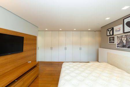 Apartamento à venda com 214m², 4 quartos e 4 vagasQUARTO4