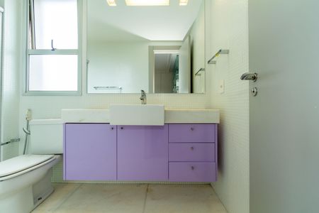 Apartamento à venda com 214m², 4 quartos e 4 vagasBANHEIRO1