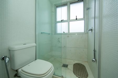 Apartamento à venda com 214m², 4 quartos e 4 vagasBANHEIRO2