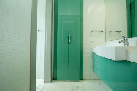 Apartamento à venda com 214m², 4 quartos e 4 vagasBANHEIRO2